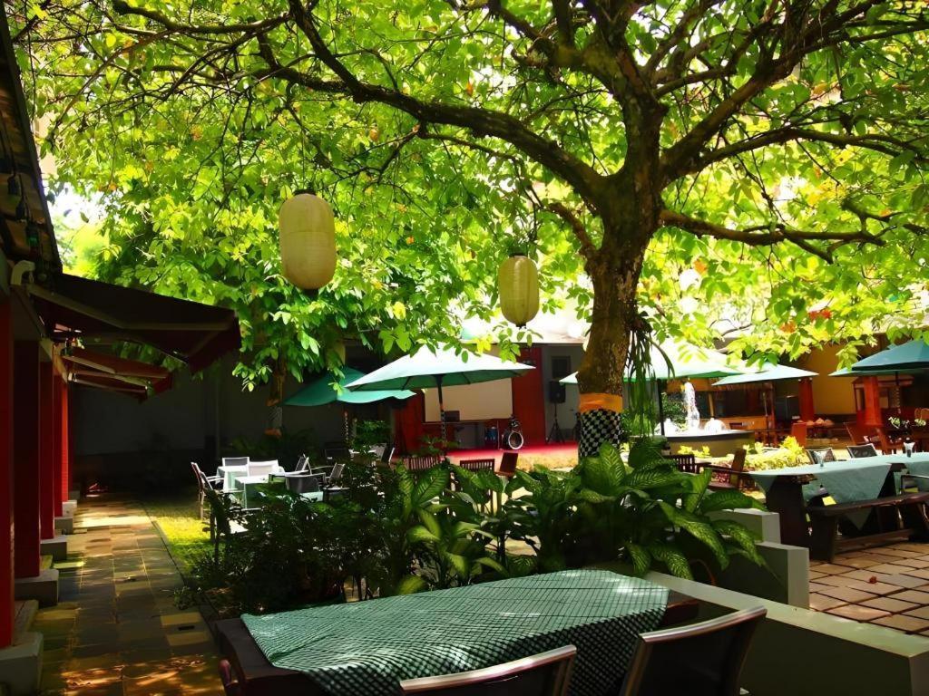 Bumi Wiyata Hotel Depok Ngoại thất bức ảnh